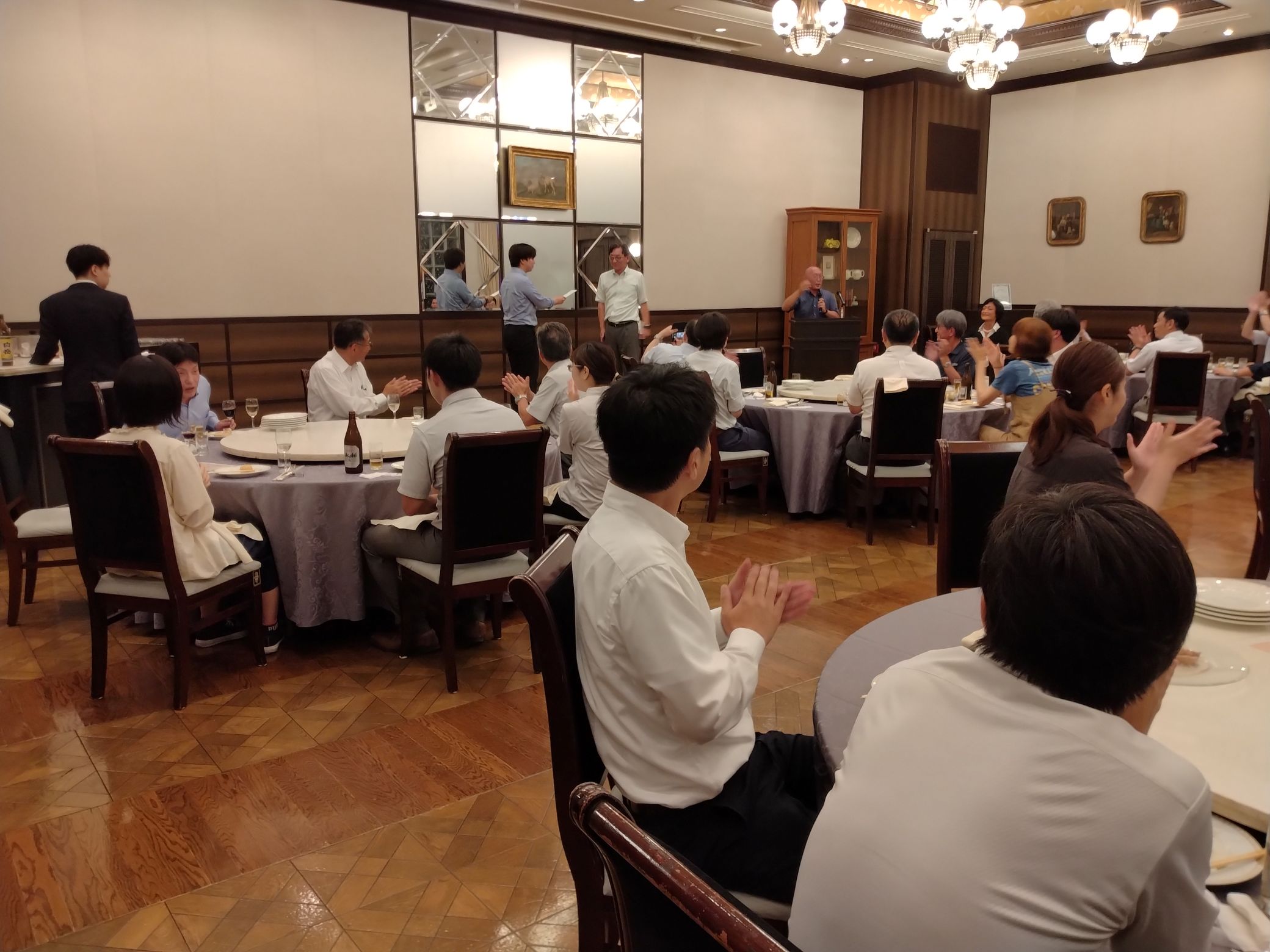 令和７年８月社内技術発表会優秀プレゼンターの表彰を行いました。